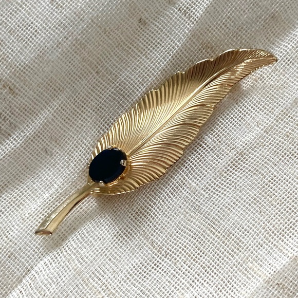 Vintage Jewelry - Vintage 12k GF Burt Cassell Signed Feather Brooch w/ Black Gemstone
